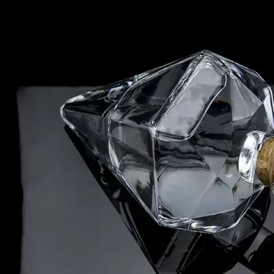 700ml glass whisky bottle, featuring a unique diamond shape and custom logo
