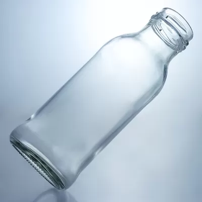 The material of the cup body is glass. It is a glass juice coffee bottle with a screw cap and a transparent milk bottle with a capacity of 250ml or 500ml