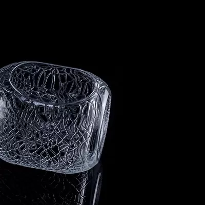 玻璃圆形雕刻700毫升，750毫升伏特加玻璃瓶，带软木塞密封的葡萄酒瓶