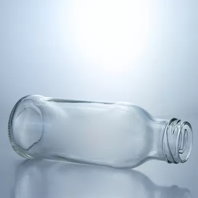 The material of the cup body is glass. It is a glass juice coffee bottle with a screw cap and a transparent milk bottle with a capacity of 250ml or 500ml