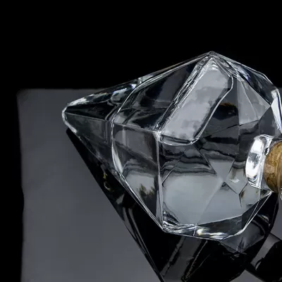 Popular design Super Flint 700ml vodka glass bottle with cork stopper and transparent glass