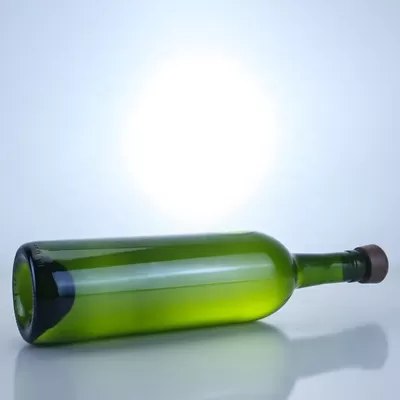 700ml antique green glass bottle, suitable for the base glass of spirits, rum, gin, oil and beer