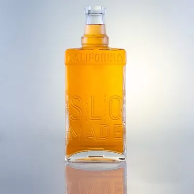 750ml flint glass transparent square round gin bottle, with screw cap treatment and free design