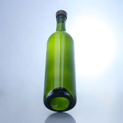 700ml antique green glass bottle, suitable for the base glass of spirits, rum, gin, oil and beer